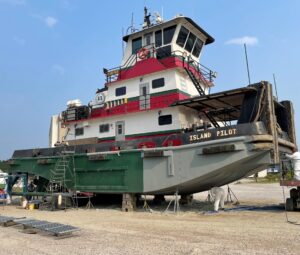 tugboat at riverbulk